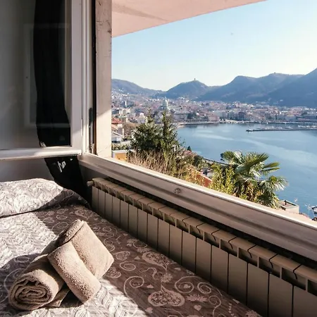 Window Flat - The House Of Travelers Apartment