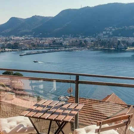Window Flat - The House Of Travelers Apartment Como