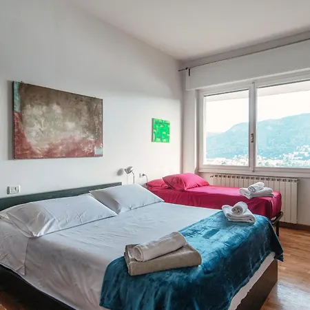 Apartment Window Flat - The House Of Travelers *