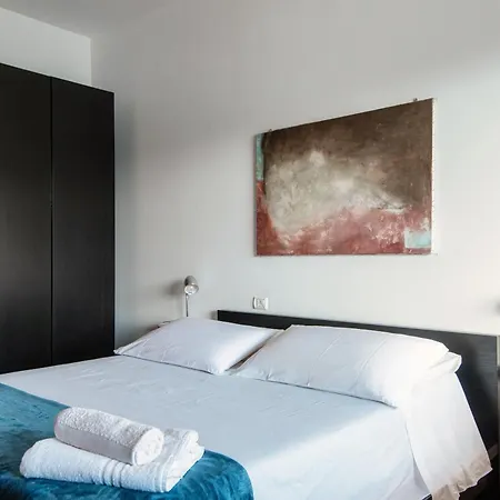 Window Flat - The House Of Travelers Apartment