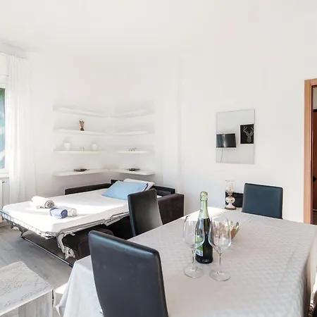 Apartment Window Flat - The House Of Travelers Como