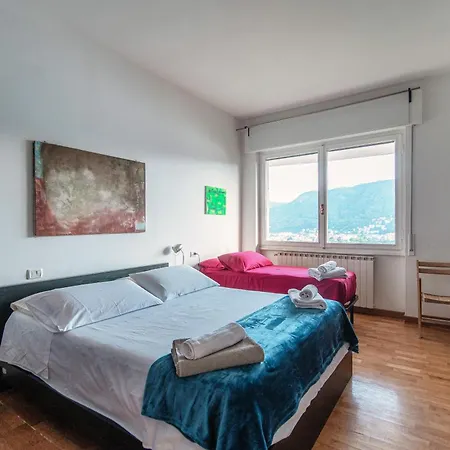 Apartment Window Flat - The House Of Travelers *